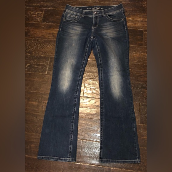Apt. 9 boot cut Jeans, embellished, size 10 dark wash, sexy flattering fit EUC - Picture 8 of 14